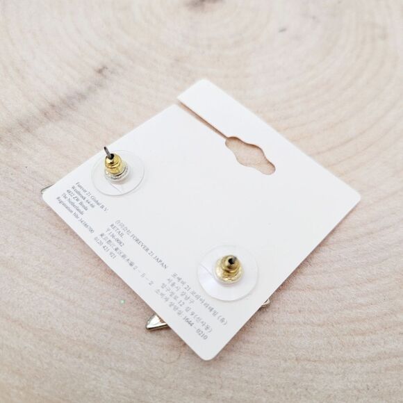 Brand New Forever 21 Gold Tone White Triangle Earrings - Picture 3 of 7